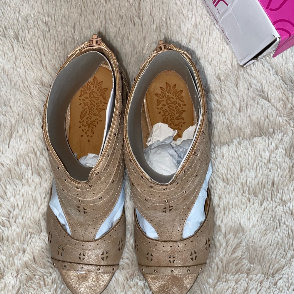 Gorgeous Natural Heeled Booties - Picture 5 of 8